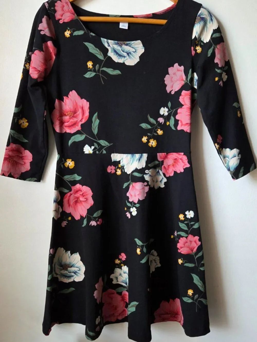 LIKE NEW OLD NAVY FLORAL LONGSLEEVES SKATER DRESS SIZE SMALL